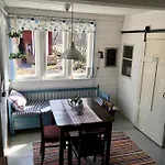 Savikulma Savihuone Habitación en casa particular Mynamaki